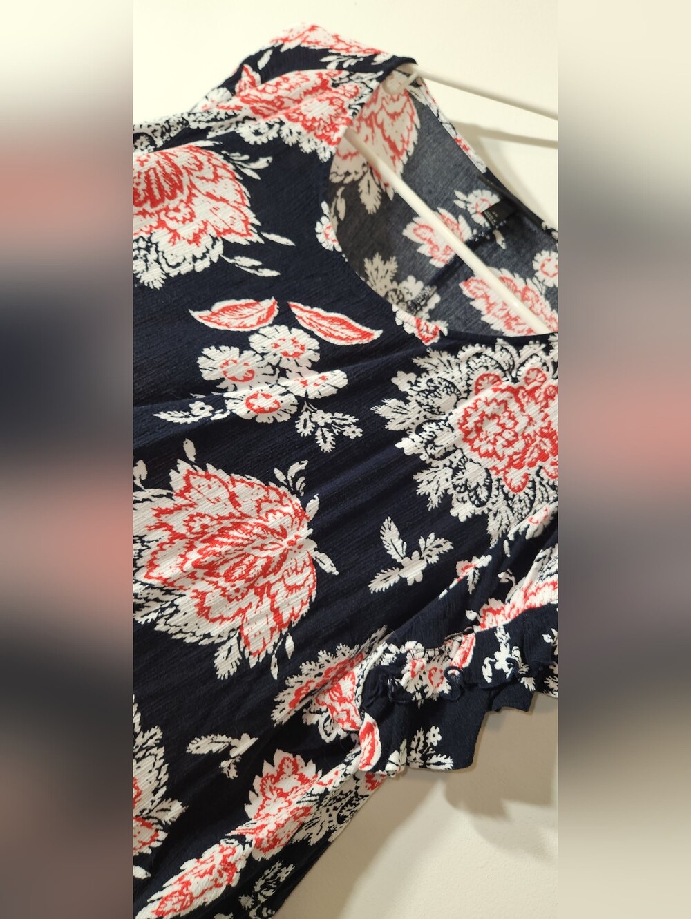 💙🧡Lane Bryant🧡💙 Navy Floral Short-Sleeve Ruffle Tee - Coral & White 20 - Picture 4 of 13